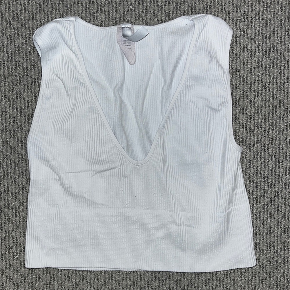 Nikibiki cropped v-neck white tank